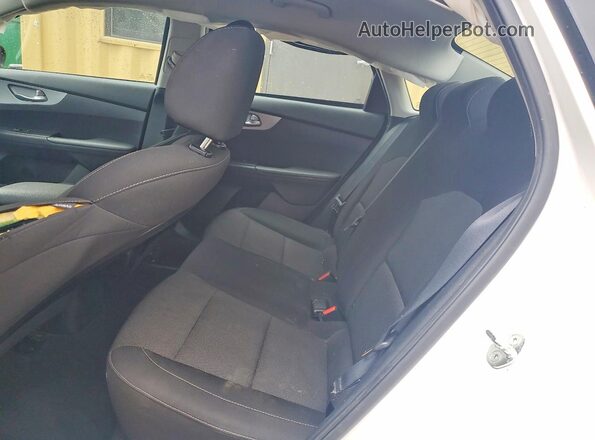 3KPF24ADXPE634284 2023 KIA FORTE White Widok tylnych siedzeń