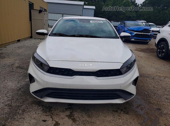 3KPF24ADXPE634284 2023 KIA FORTE White Widok z przodu