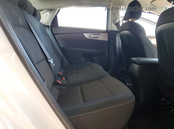 3KPF24ADXRE699073 2024 KIA FORTE White Вид задніх сидінь