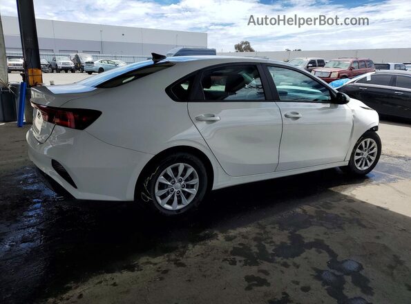 3KPF24ADXRE699073 2024 KIA FORTE White Задня права чверть