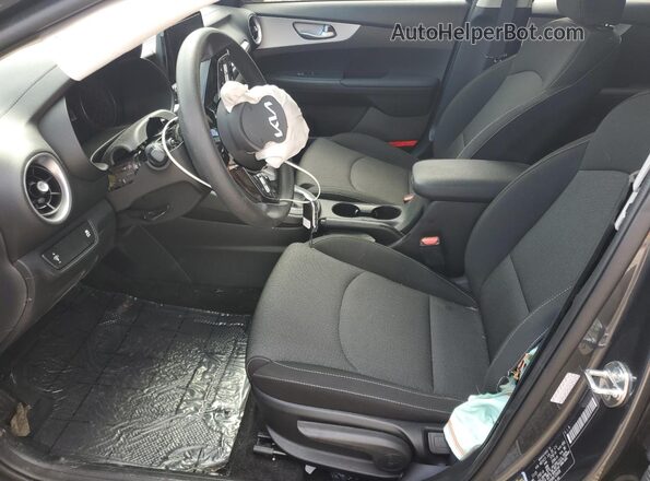 3KPF24ADXRE720939 2024 KIA FORTE Gray Vista interior delantera