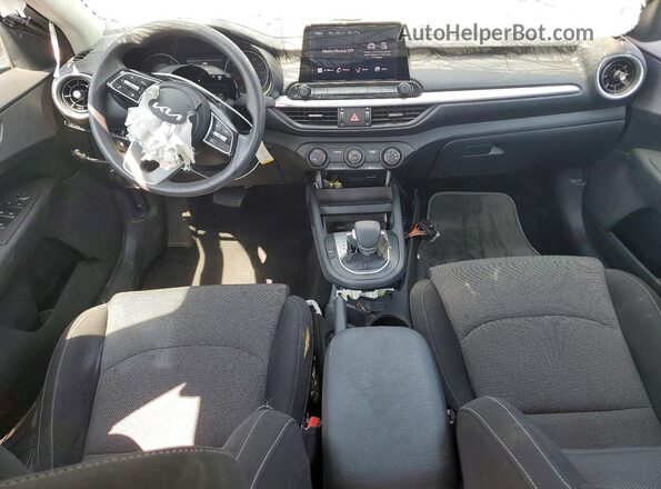 3KPF24ADXRE752516 2024 KIA FORTE Серебряный Вид панели приборов