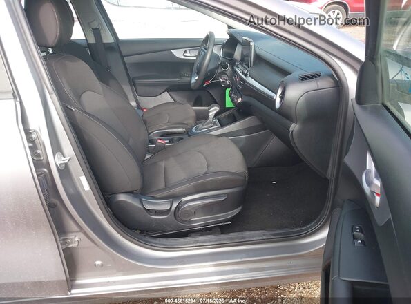 3KPF24ADXRE756579 2024 KIA FORTE Gray Вид салону спереду