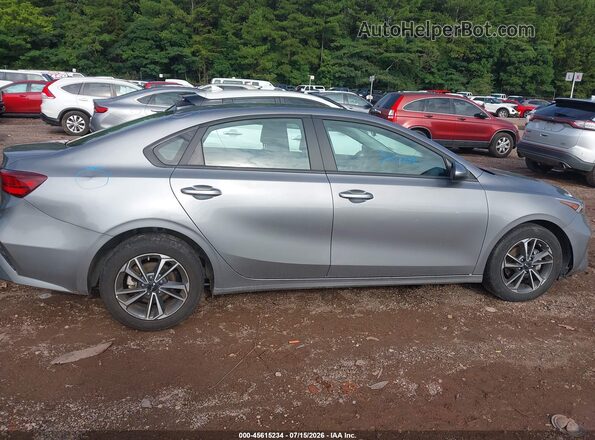3KPF24ADXRE756579 2024 KIA FORTE Gray Вид задньої частини салону