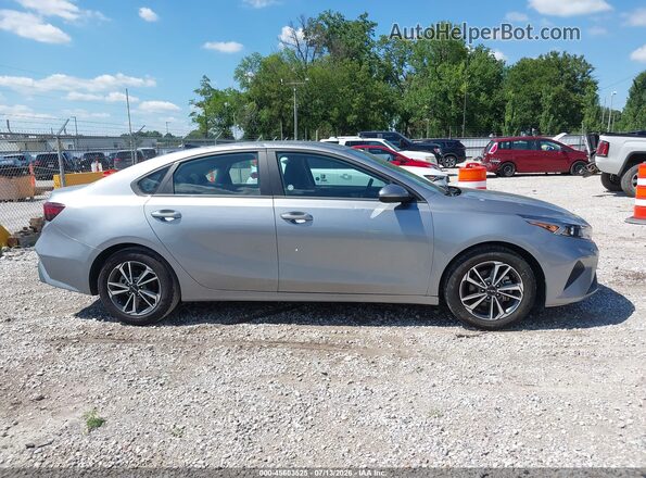 3KPF24ADXRE786942 2024 KIA FORTE Silver Вид задньої частини салону