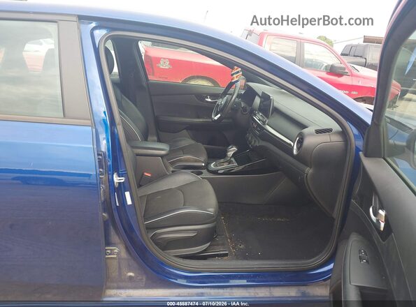 3KPF34AD0ME387396 2021 KIA FORTE Синий Вид салона спереди