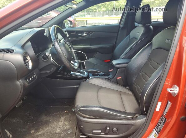 3KPF34AD1ME296380 2021 KIA FORTE Red Front interior view