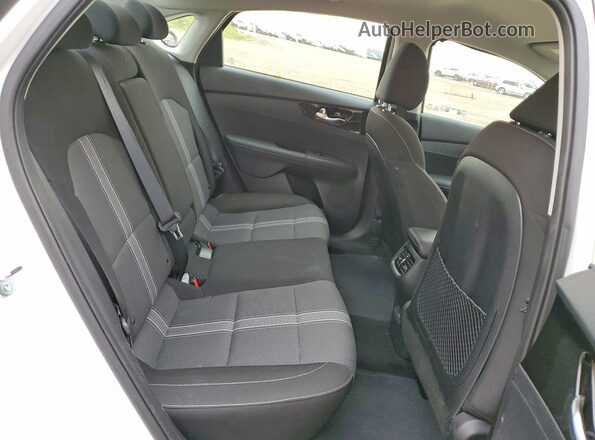 3KPF34AD1RE785210 2024 KIA FORTE Белый Вид задних сидений