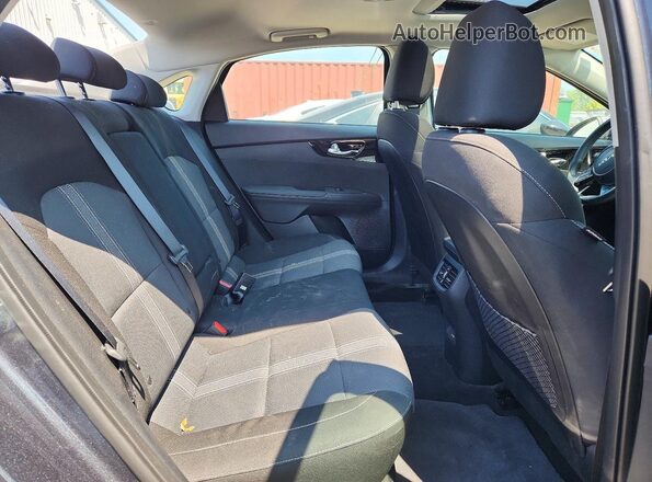 3KPF34AD2RE740132 2024 KIA FORTE Серый Вид задних сидений