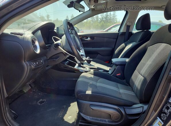 3KPF34AD2RE740132 2024 KIA FORTE Серый Вид салона спереди