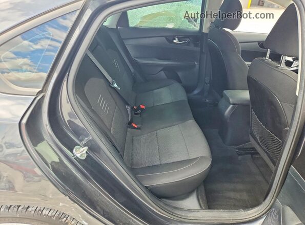 3KPF34AD3KE048628 2019 KIA FORTE Gray Вид задніх сидінь