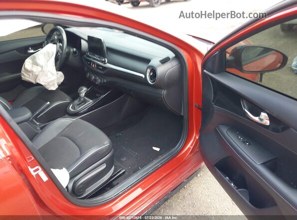 3KPF34AD3ME388977 2021 KIA FORTE Оранжевый Вид салона спереди