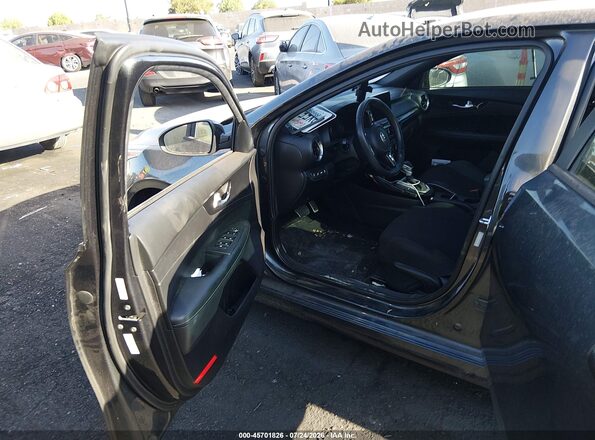 3KPF34AD3ME393239 2021 KIA FORTE Gray Вид салону спереду