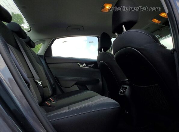 3KPF34AD4NE453286 2022 KIA FORTE Gray Вид задніх сидінь