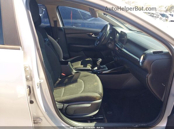 3KPF34AD5KE094199 2019 KIA FORTE Silver Вид салону спереду