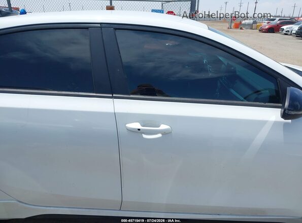 3KPF34AD6ME283513 2021 KIA FORTE White 360 interior view