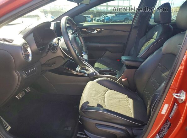 3KPF34AD6ME379903 2021 KIA FORTE Red Widok wnętrza z przodu