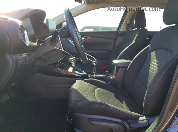 3KPF34AD7KE023036 2019 KIA FORTE Gray Widok wnętrza z przodu