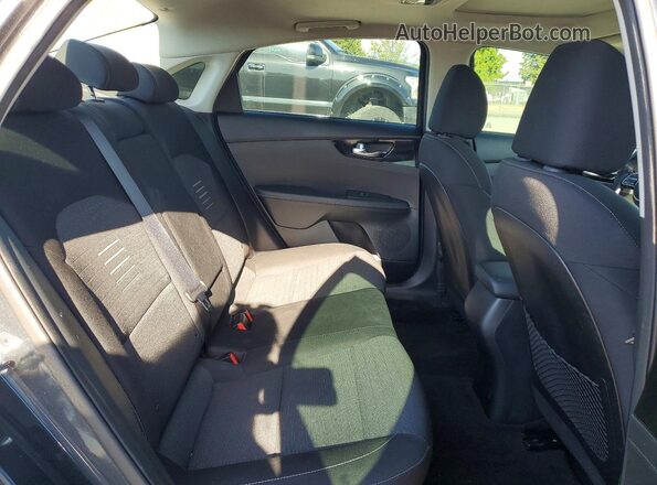 3KPF34AD7KE023036 2019 KIA FORTE Gray Widok tylnych siedzeń