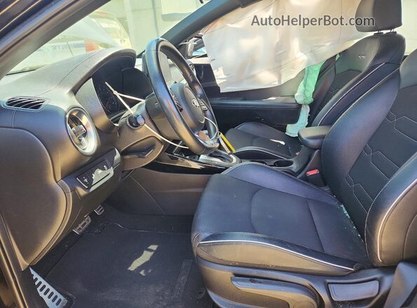 3KPF34AD8ME353187 2021 KIA FORTE Черный Вид салона спереди