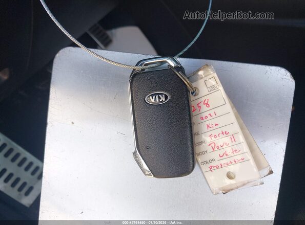 3KPF34AD8ME419074 2021 KIA FORTE White Вид панелі приладів