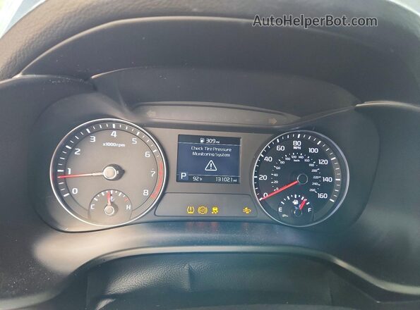 3KPF34AD9KE124157 2019 KIA FORTE Blue ხელსაწყოთა პანელის ხედი