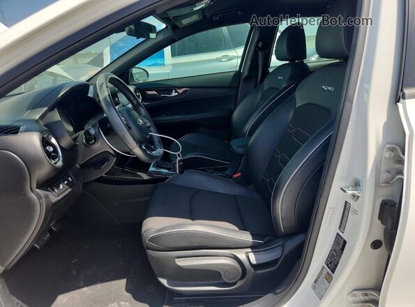 3KPF34AD9LE257938 2020 KIA FORTE White Vista interior delantera