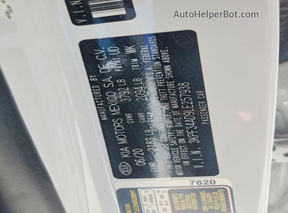 3KPF34AD9LE257938 2020 KIA FORTE White Vista del compartimento del motor