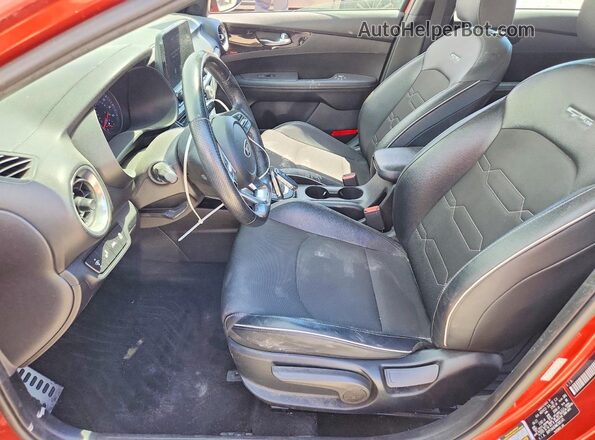 3KPF34AD9ME385145 2021 KIA FORTE Red Widok wnętrza z przodu