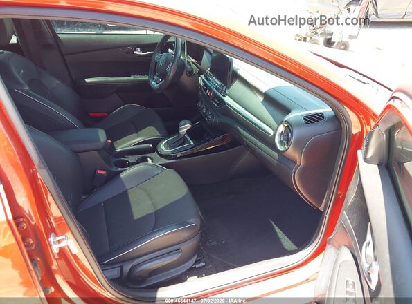 3KPF34AD9ME409976 2021 KIA FORTE Orange Вид салону спереду