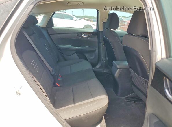 3KPF34ADXKE021958 2019 KIA FORTE Silver უკანა სავარძლების ხედი