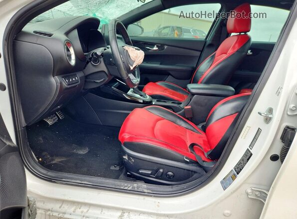 3KPF34ADXME340912 2021 KIA FORTE White Widok wnętrza z przodu