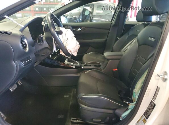 3KPF34ADXME395683 2021 KIA FORTE Белый Вид салона спереди