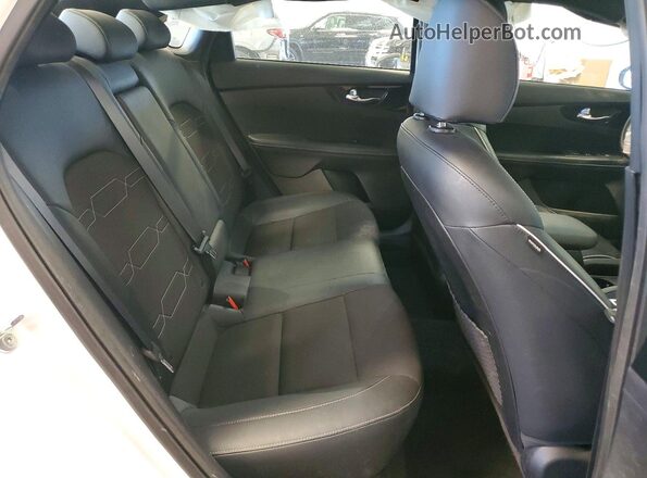 3KPF34ADXME395683 2021 KIA FORTE Белый Вид задних сидений