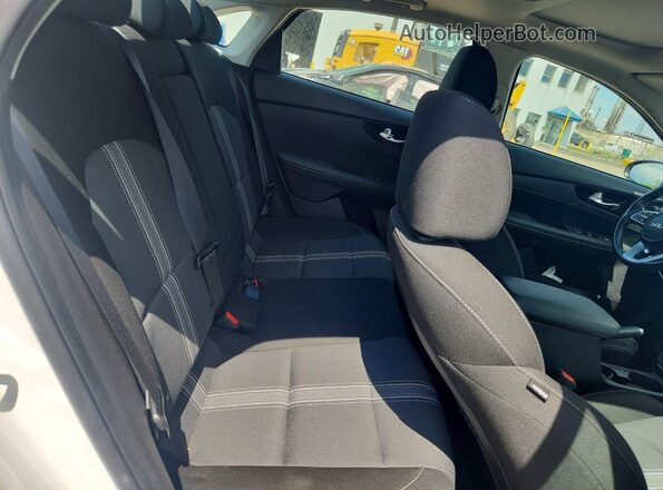 3KPF34ADXPE540810 2023 KIA FORTE White Вид задніх сидінь
