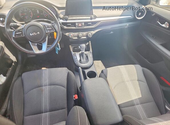 3KPF34ADXPE540810 2023 KIA FORTE White Вид панелі приладів