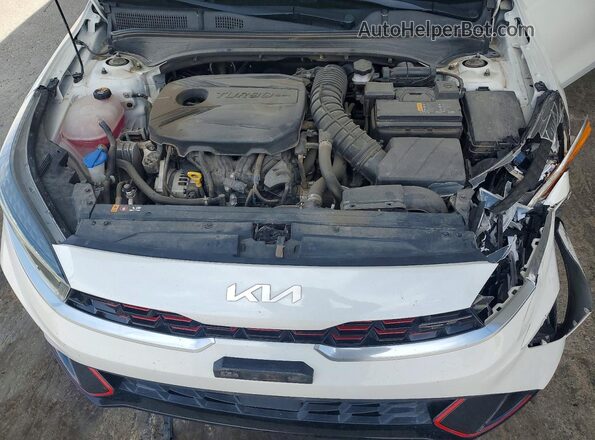 3KPF44AC0NE493417 2022 KIA FORTE White Սալոնի հետևի տեսք