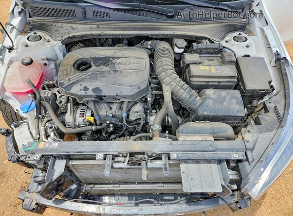 3KPF44AC1RE701231 2024 KIA FORTE White Widok wnętrza z tyłu