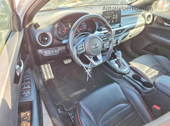 3KPF44AC4LE155385 2020 KIA FORTE Белый Вид панели приборов