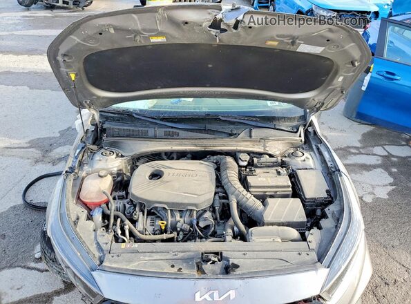 3KPF44AC4NE485546 2022 KIA FORTE Silver Vista interior trasera