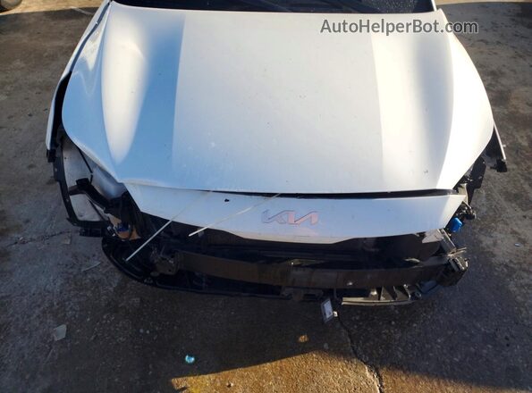 3KPF44AC7PE534919 2023 KIA FORTE White უკანა სალონის ხედი