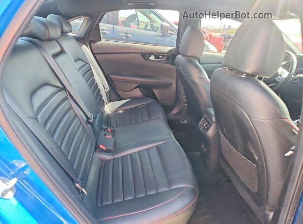3KPF44AC8NE481449 2022 KIA FORTE Blue Widok tylnych siedzeń