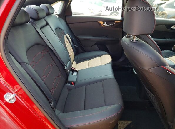 3KPF44AC9ME365322 2021 KIA FORTE Red Vista de los asientos traseros