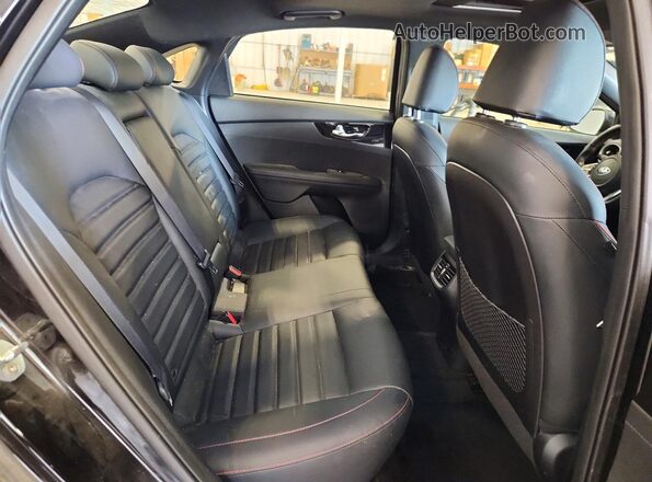 3KPF44AC9ME376174 2021 KIA FORTE Black Rear seats view