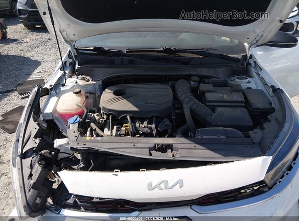 3KPF44AC9NE443941 2022 KIA FORTE White Вид ззаду