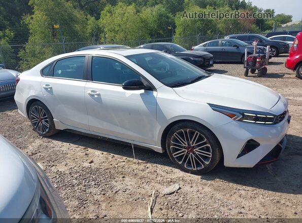3KPF44AC9NE469908 2022 KIA FORTE White Widok wnętrza z tyłu