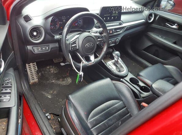 3KPF44ACXME301757 2021 KIA FORTE Red Vista del salpicadero