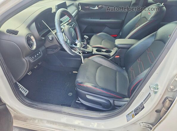 3KPF44ACXME318476 2021 KIA FORTE White Vista interior delantera