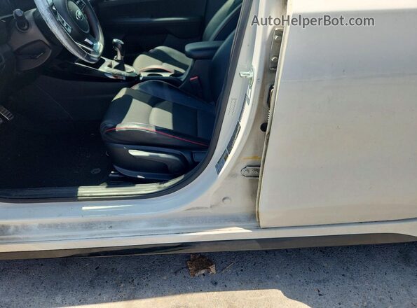 3KPF44ACXME318476 2021 KIA FORTE White Vista del compartimento del motor