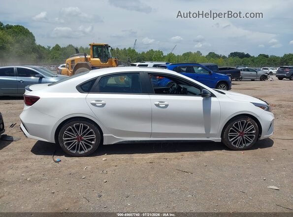 3KPF44ACXRE793021 2024 KIA FORTE White Widok wnętrza z tyłu